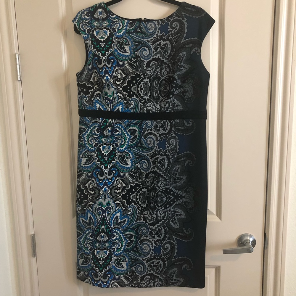 CHICO’s Size 1 Ombré print sleeveless sheath dress